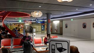 第一ターミナルは小さい。