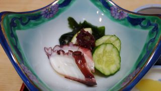 地元の人に人気の食堂。