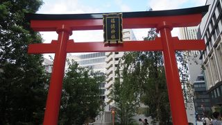 ショッピング街の神社