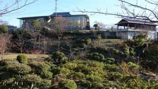 山頂近くに駐車場があります。600円です。