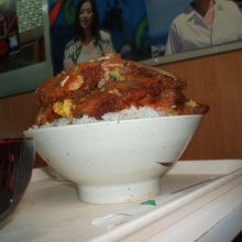 横から見ると・・・・　デカ盛り具合が分かります！