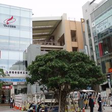 横の道もビルも新しい！