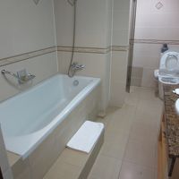 別途シャワーブースあり。アメニティはロクシタン。