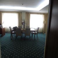 旅行者に会議テーブルまでは不要ですが…