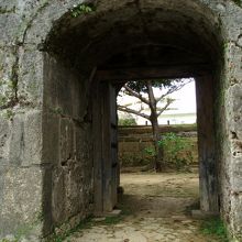 門を潜り中に入ると・・・・