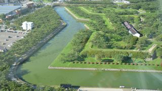 中は無料の公園です。