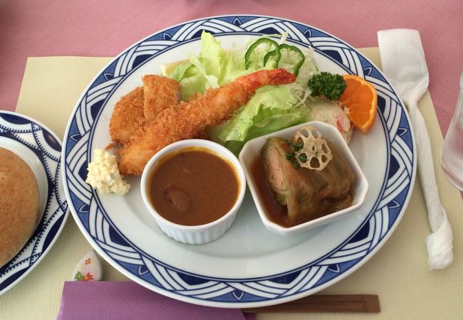 建物が重要文化財の老舗洋食屋さんです。