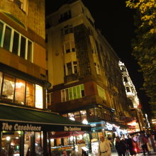 お店も多く。にぎやか