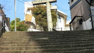 原爆の脅威を語る「一本足の鳥居」