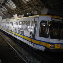 ホームに入ってきた車両。