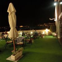 屋上テラス　遠くにアルハンブラ宮殿