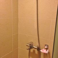 バスルームの隣にあるシャワーだけも大人４人には便利