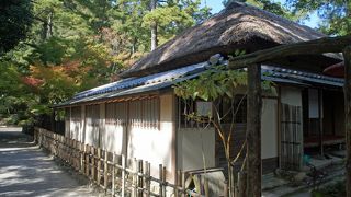 料亭二蝶のお料理を栗林公園の茶室でいただく。しかも2,000円しない。