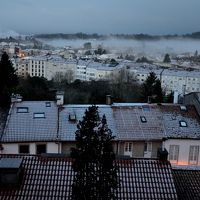 目覚めるとうっすらと雪化粧、パラドールの部屋から