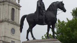 憩いの場になっているトラファルガー広場！