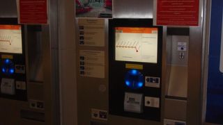 バンコク市内に向かうなら、シティトレインがお得。