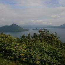 幻想的な島々がうかぶ