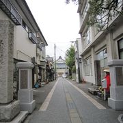 會津八一のお墓と歌碑があります