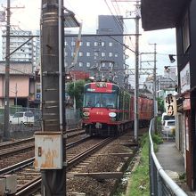 600系ラッピングトレイン、石山商店街にて。