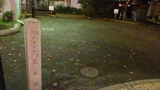 金丸稲荷神社に隣接しています