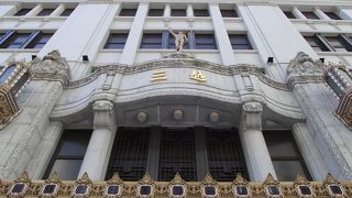 江戸時代からこの地で続いている老舗百貨店です