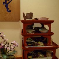 隣の造花は誇りまみれ