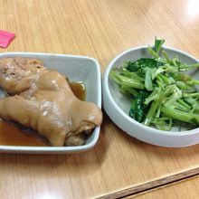 定食メニューの中の一品