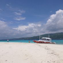 海も空も青い