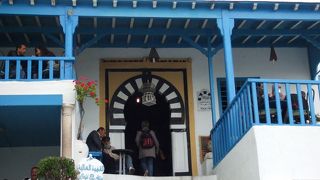 シディ・ブ・サイド‎のシンボルカフェ