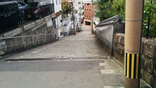 絵を描いている人がたくさん