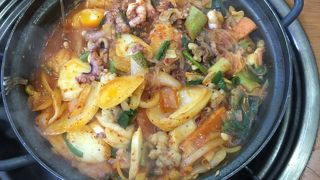 タコとホルモンの鍋