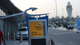 ドバイまで一時間半でいけます。