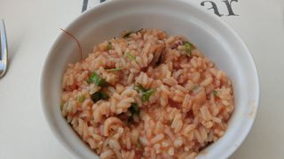 旧港の良い場所にあります。