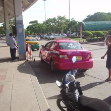 メータータクシーでドライバーに恵まれれば一番安心だが。