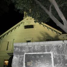 正面からは時計が隠れてしまった