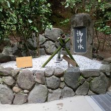 御神水の音を聞くことができます。