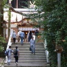 拝殿へ上がる階段です。