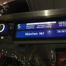ドイツ鉄道の空港駅。乗車したICE613便ミュンヘン行き。