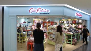 ポップな色使いの品がたくさん！