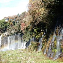 虹が２本かかっている風景