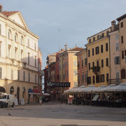 ロヴィニ旧市街のメイン広場のひとつ
