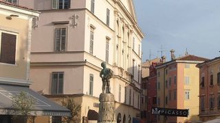 ロヴィニ旧市街のランドマークのひとつ