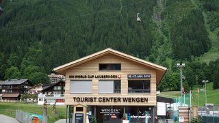 ロープウェイ乗り場のすぐ近く　＠観光案内所（ヴェンゲン）