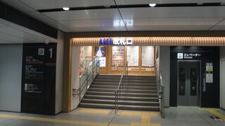 ２回は東と西で建物分かれています。