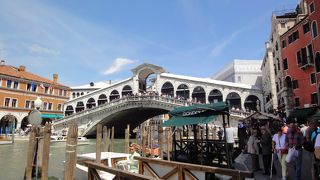 ヴェネツィアでも有名な橋の一つ