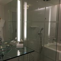 透明なバスルーム