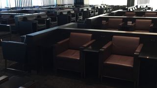 空いているラウンジ