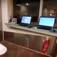 ロビーにある無料で使えるパソコン