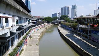 スコールが降ると…