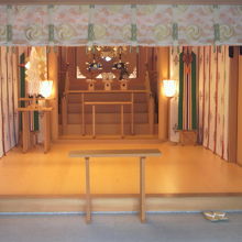 本殿の奥の院の様子です。静寂な雰囲気の中の厳かさです。